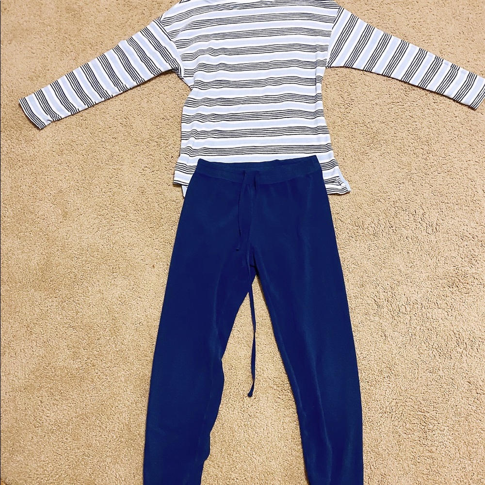 Uniqlo Women’s Long Sleeve Pajamas